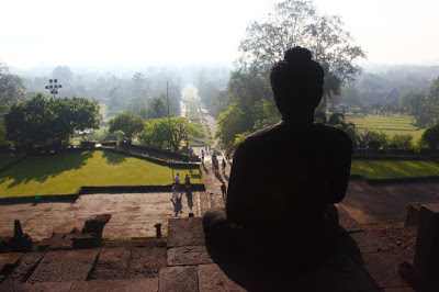 Lee más sobre el artículo La búsqueda espiritual para alejarse de la realidad física