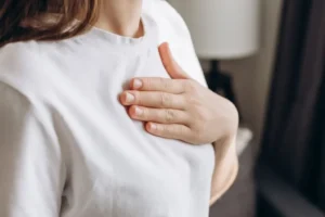 Lee más sobre el artículo COSTOCONDRITIS, conflictos emocionales que la causan